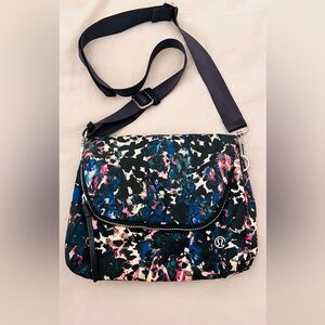 EUC Lululemon Athletica Festival Crossbody Bag Purse
